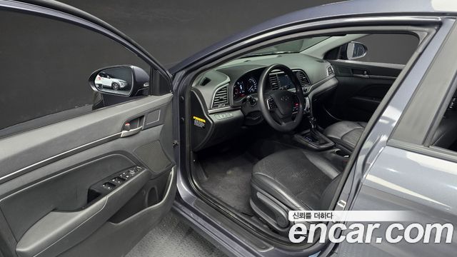 Hyundai AVANTE 2018 — photo 17