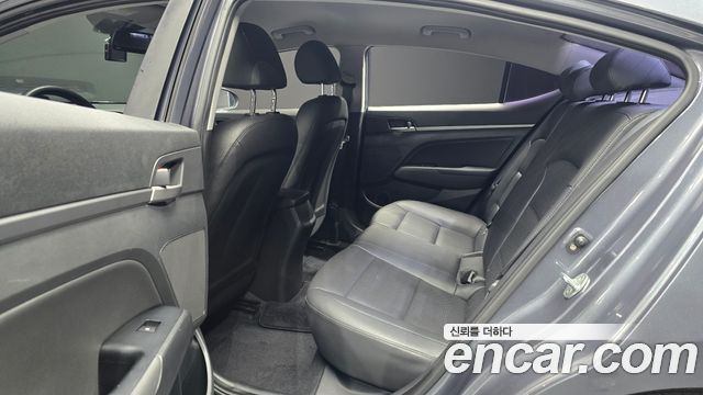 Hyundai AVANTE 2018 — photo 18