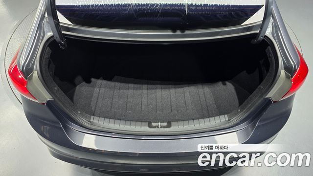 Hyundai AVANTE 2018 — photo 24