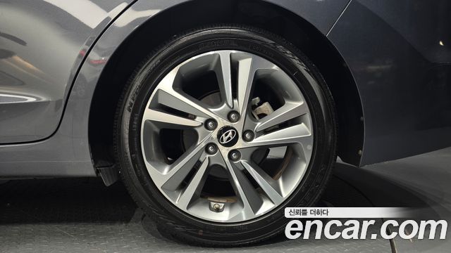 Hyundai AVANTE 2018 — photo 7