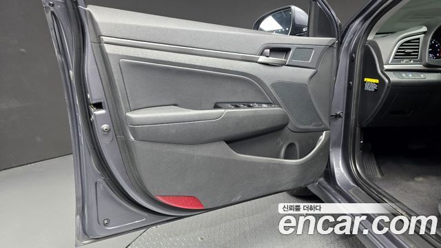 Hyundai AVANTE 2018 — photo 14