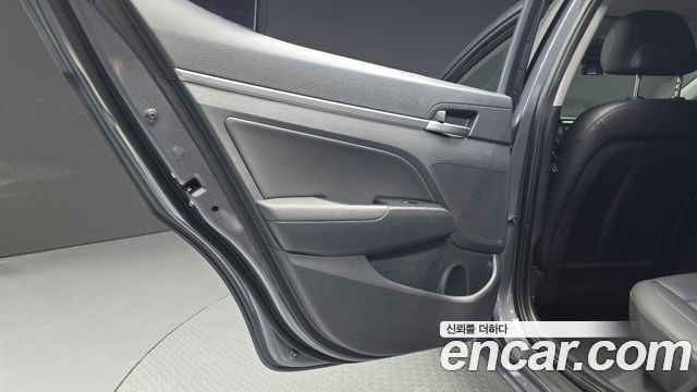 Hyundai AVANTE 2018 — photo 15