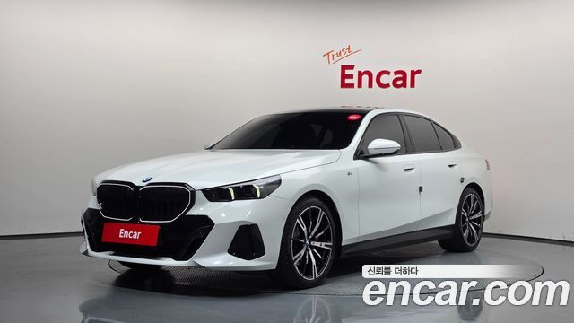 BMW 5-Series 2025 — photo 1