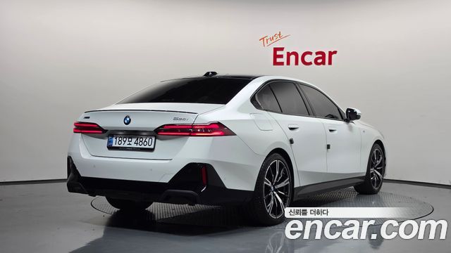 BMW 5-Series 2025 — photo 2