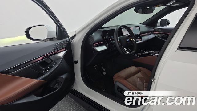 BMW 5-Series 2025 — photo 13