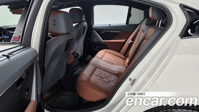 BMW 5-Series 2025 — photo 17