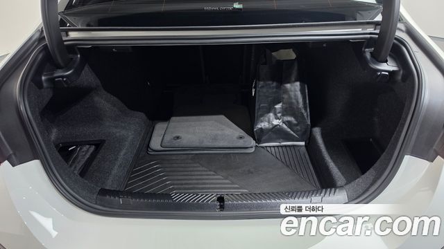 BMW 5-Series 2025 — photo 24