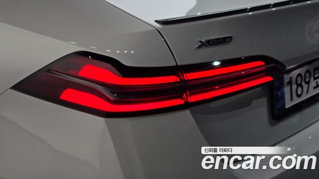 BMW 5-Series 2025 — photo 9