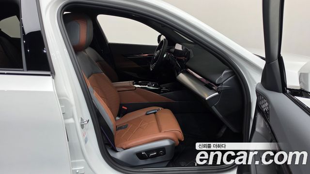 BMW 5-Series 2025 — photo 16