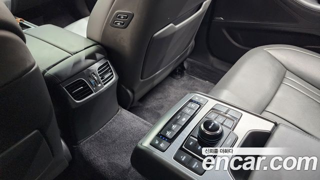 Genesis G80 2018 — photo 26