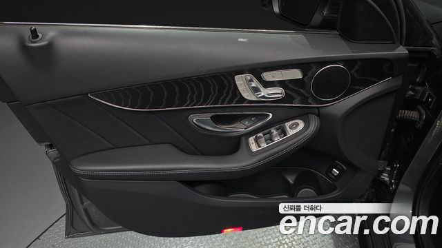Mercedes-Benz C-Class 2017 — photo 14