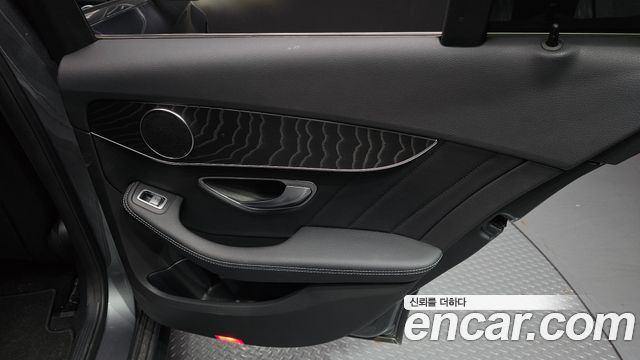 Mercedes-Benz C-Class 2017 — photo 15
