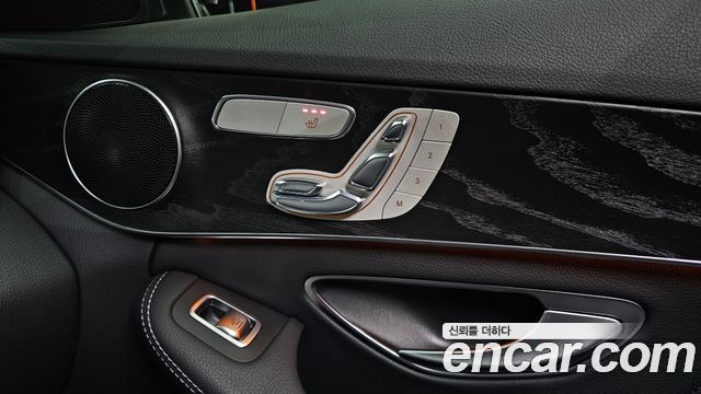 Mercedes-Benz C-Class 2017 — photo 30