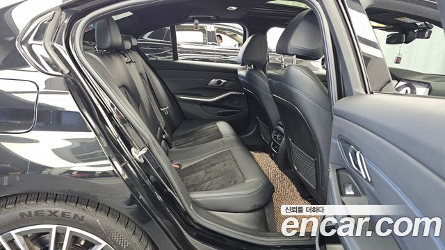 BMW 3-Series 2021 — photo 18