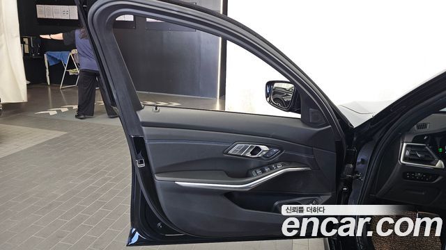 BMW 3-Series 2021 — photo 14