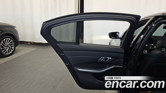BMW 3-Series 2021 — photo 15