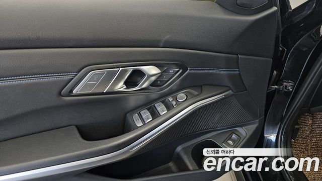 BMW 3-Series 2021 — photo 27