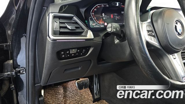 BMW 3-Series 2021 — photo 29