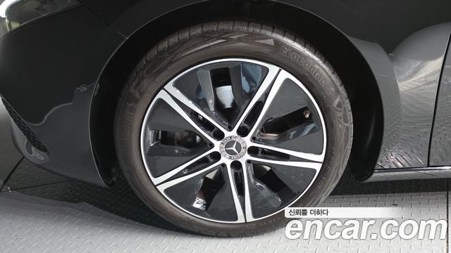 Mercedes-Benz A-Class 2025 — photo 5