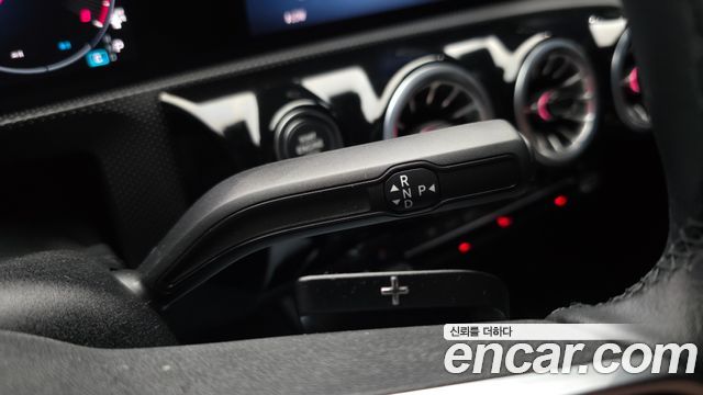 Mercedes-Benz A-Class 2025 — photo 12
