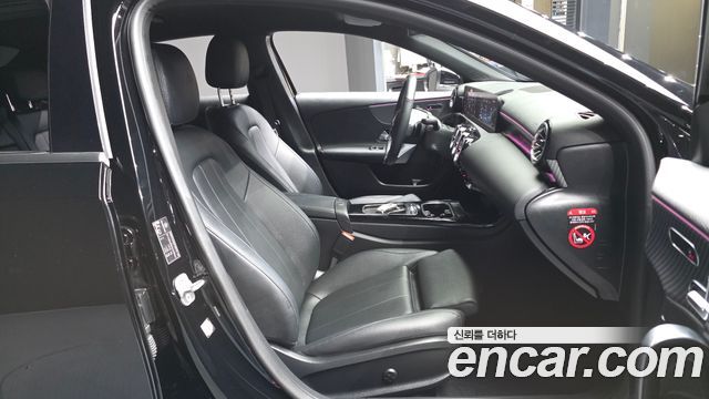 Mercedes-Benz A-Class 2025 — photo 17