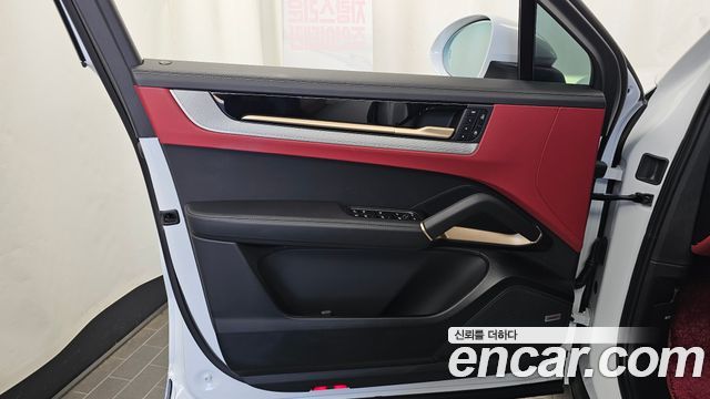 Porsche Cayenne 2025 — photo 14