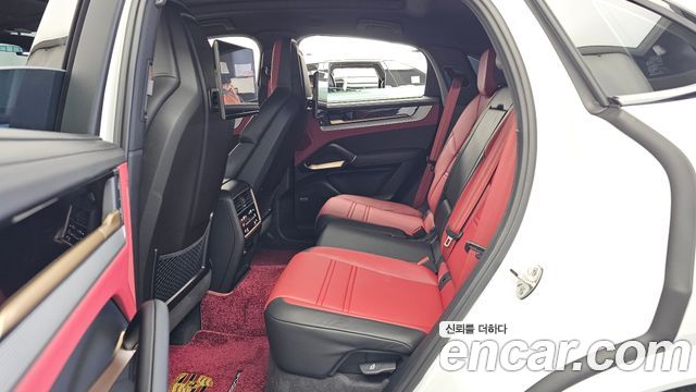 Porsche Cayenne 2025 — photo 16