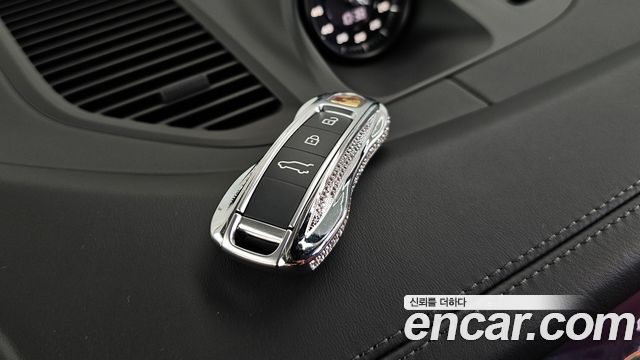 Porsche Cayenne 2025 — photo 35