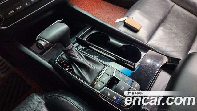 Kia K7 2018 — photo 11
