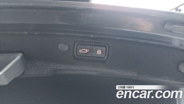 Kia K7 2018 — photo 21