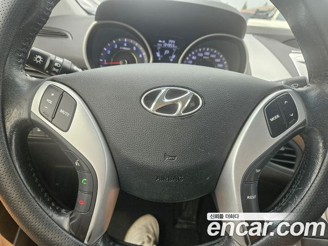 Hyundai AVANTE 2012 — photo 6