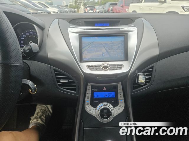Hyundai AVANTE 2012 — photo 10