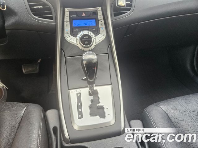 Hyundai AVANTE 2012 — photo 11