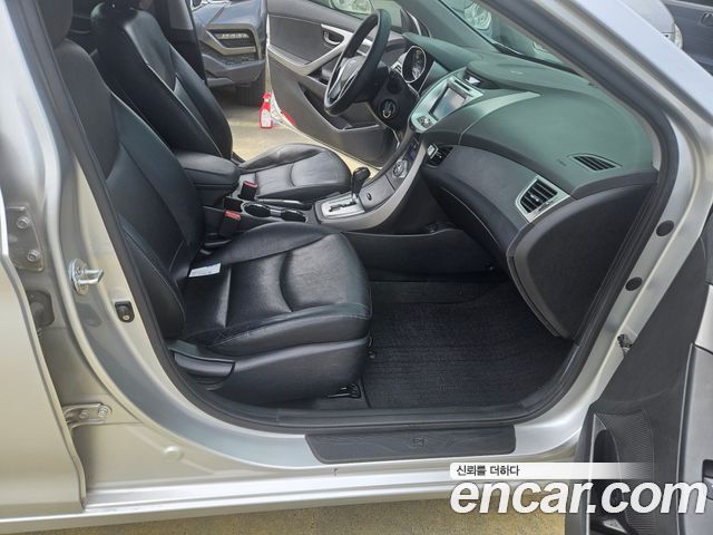 Hyundai AVANTE 2012 — photo 17