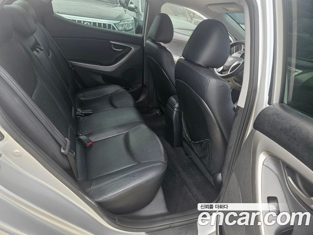 Hyundai AVANTE 2012 — photo 18