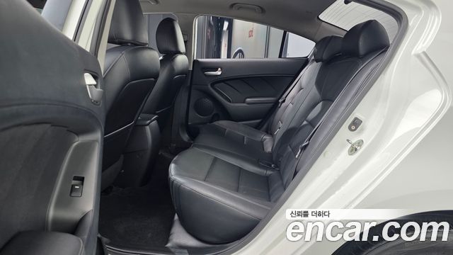 Kia K3 2015 — photo 17