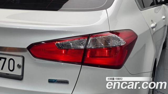 Kia K3 2015 — photo 9