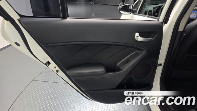 Kia K3 2015 — photo 15