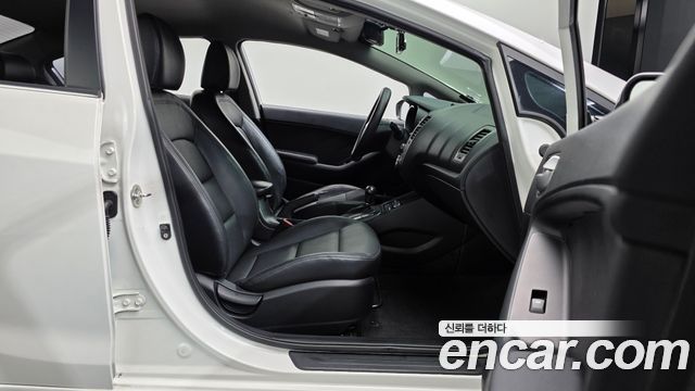 Kia K3 2015 — photo 16