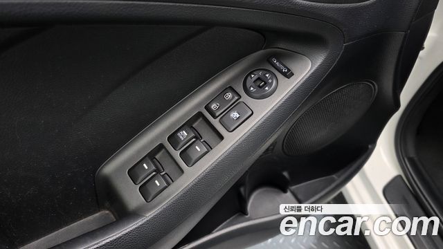 Kia K3 2015 — photo 29