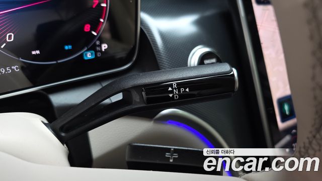 Mercedes-Benz GLC-Class 2025 — photo 12