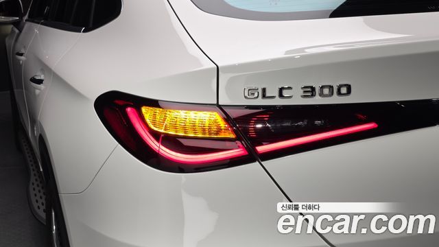 Mercedes-Benz GLC-Class 2025 — photo 9