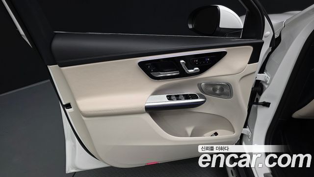 Mercedes-Benz GLC-Class 2025 — photo 14