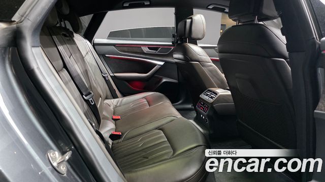 Audi A7 2020 — photo 17