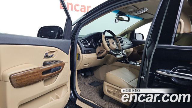 Kia Canival 2016 — photo 10