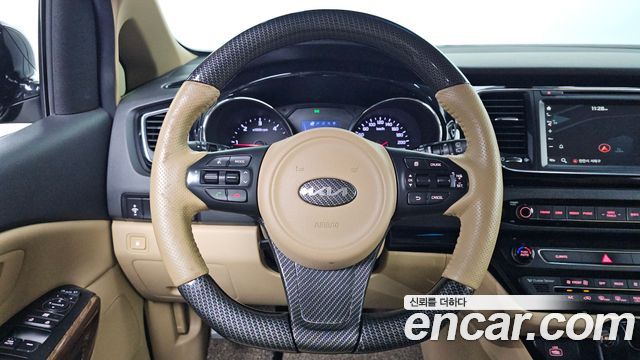 Kia Canival 2016 — photo 14