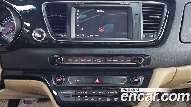 Kia Canival 2016 — photo 15