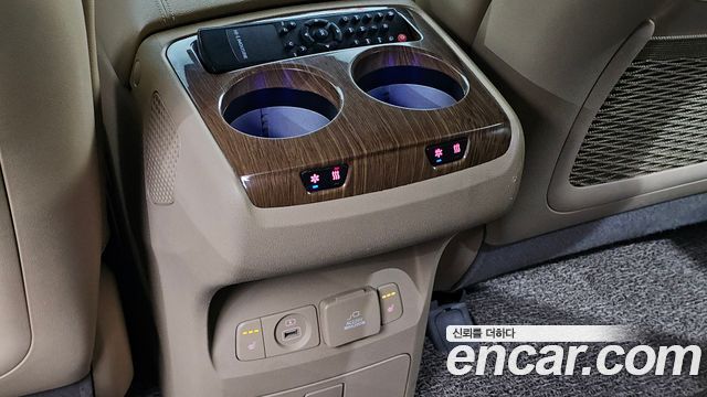 Kia Canival 2016 — photo 19