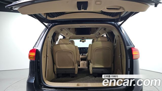 Kia Canival 2016 — photo 20