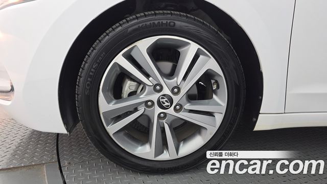 Hyundai AVANTE 2018 — photo 5